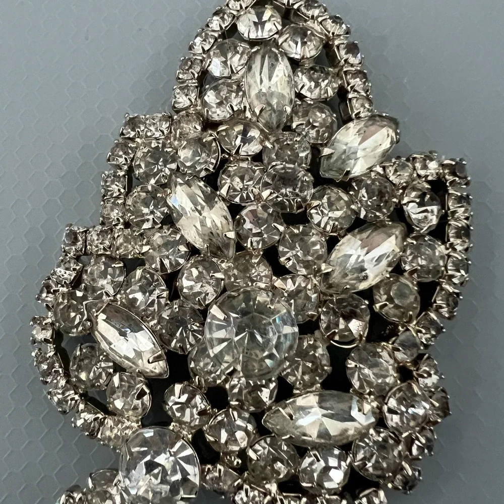 Large Vintage 1950's Leaf Rhinestone Brooch Pin - Picture 7 of 7